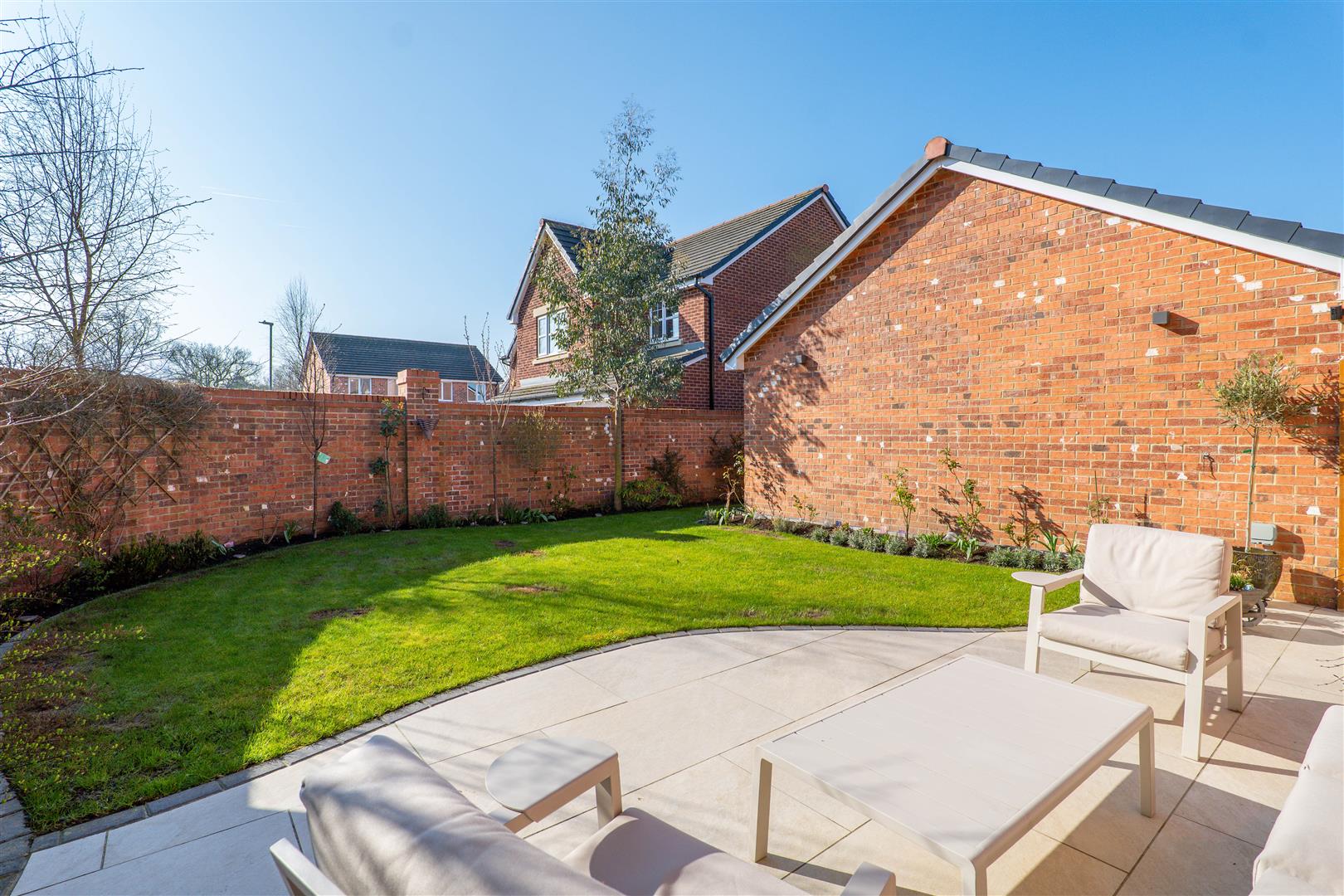 3 bed property in Shaw Green Crescent, Chorley
